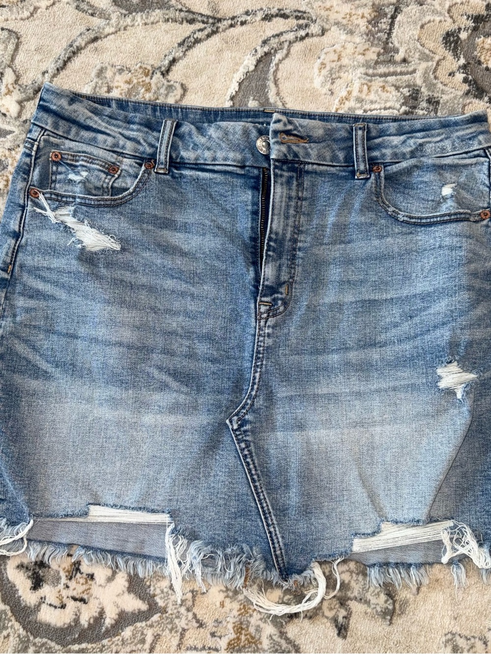 Women’s American Eagle Distressed Light Wash Denim Mini Skirt